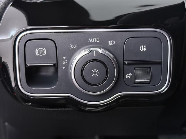 Mercedes-Benz Cla Shooting Brake 180 Luxury Line | Elektrische Trekhaak | 18" Multispaaks Velgen | Stoelverwarming | Sfeerverlichting | Camera | Onderweg-naar-dealer