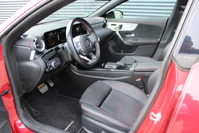 Mercedes-Benz Cla Shooting Brake 200 Business Solution AMG Panoramadak Sfeerverlichting Camera