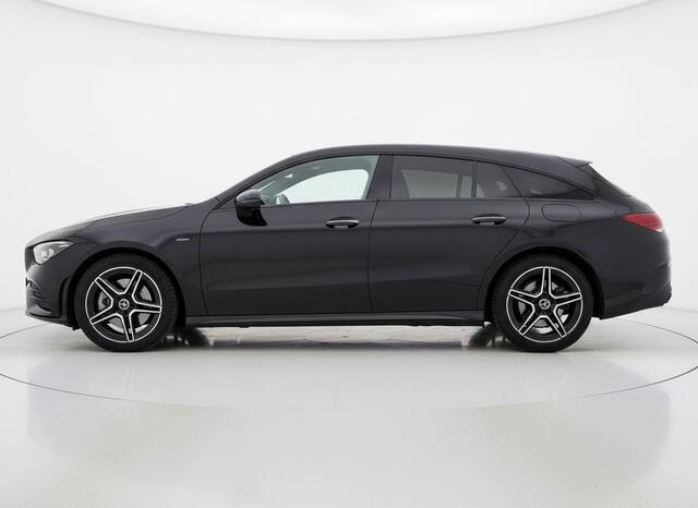 Mercedes-Benz Cla Shooting Brake 250 e AMG Line SFEERVERLICHTING - PDC - AMG - NAVI