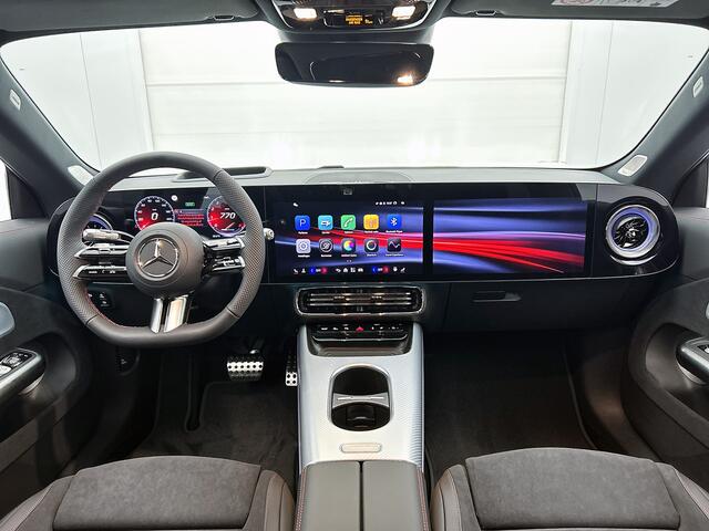 Mercedes-Benz Cla Shooting Brake 200 Business Solution AMG 58 kWh | Premium Plus pakket | Nightpakket | Trekhaak | Vast panoramadak | Sportstoelen | URBAN GUARD | Massage functie | 18" vijfspaaks lichtmetalen AMG-velgen |
