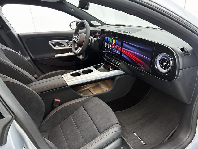 Mercedes-Benz Cla Shooting Brake 200 Business Solution AMG 58 kWh | Premium Plus pakket | Nightpakket | Trekhaak | Vast panoramadak | Sportstoelen | URBAN GUARD | Massage functie | 18" vijfspaaks lichtmetalen AMG-velgen |
