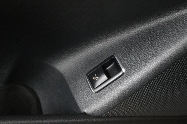 Mercedes-Benz Cla Shooting Brake 200 Prestige (PANORAMADAK, STOELVERWARMING, CAMERA, NAVIGATIE, PARKEERSENSOREN)