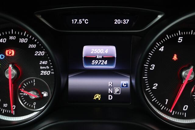 Mercedes-Benz Cla Shooting Brake 200 Prestige (PANORAMADAK, STOELVERWARMING, CAMERA, NAVIGATIE, PARKEERSENSOREN)