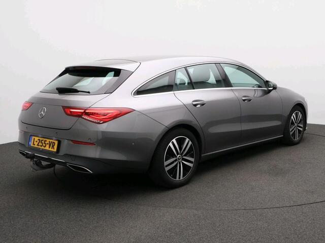 Mercedes-Benz Cla Shooting Brake 180 Business Solution Luxury Trekhaak | Parkeerpakket met achteruitrijcamera | Sfeerverlichting | Ledkoplampen | Stoelverwarming. Inclusief 24 maanden Mercedes-Benz Certified garantie voor Europa.