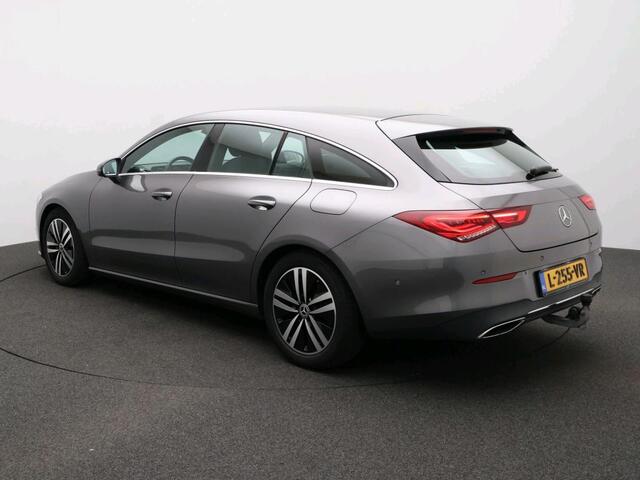 Mercedes-Benz Cla Shooting Brake 180 Business Solution Luxury Trekhaak | Parkeerpakket met achteruitrijcamera | Sfeerverlichting | Ledkoplampen | Stoelverwarming. Inclusief 24 maanden Mercedes-Benz Certified garantie voor Europa.