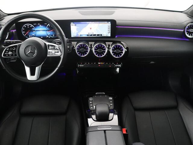 Mercedes-Benz Cla Shooting Brake 200 Business Solution Luxury | Panoramadak | Adaptive cruise | Memory | Trekhaak | Stoelverwarming | Camera | Park assist | Sfeerverlichting | Carplay | Climate control