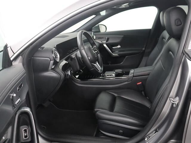 Mercedes-Benz Cla Shooting Brake 200 Business Solution Luxury | Panoramadak | Adaptive cruise | Memory | Trekhaak | Stoelverwarming | Camera | Park assist | Sfeerverlichting | Carplay | Climate control