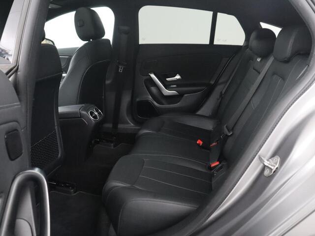 Mercedes-Benz Cla Shooting Brake 200 Business Solution Luxury | Panoramadak | Adaptive cruise | Memory | Trekhaak | Stoelverwarming | Camera | Park assist | Sfeerverlichting | Carplay | Climate control