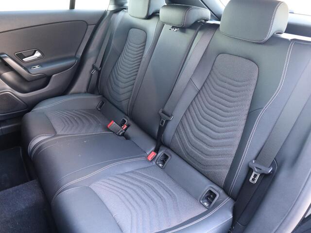 Mercedes-Benz Cla Shooting Brake 180 Business Solution Luxury l Keyless l Achteruitrij camera l Stoelverwarming