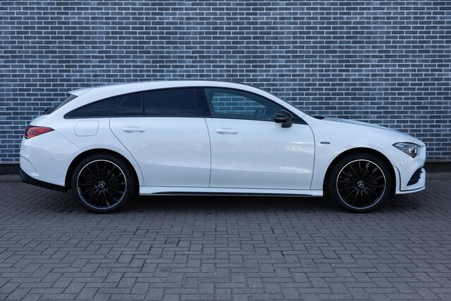 Mercedes-Benz Cla Shooting Brake 250 e AMG Line | Panoramadak | Burmester Audio | Elektrisch Verstelbare Voorstoelen | Elektrische Achterklep | LED Koplampen | Widescreen MBUX | Stoelverwarming | Apple Carplay | Android Auto | Plug-in Hybrid (PHEV)