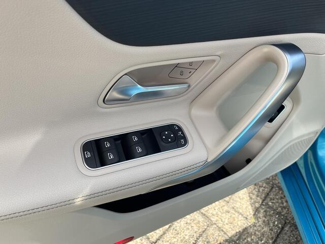 Mercedes-Benz Cla Shooting Brake 180 Star Edition Luxury Line