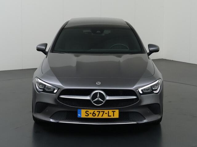 Mercedes-Benz Cla Shooting Brake 180 Luxury Line | Achteruitrijcamera | Trekhaak | Led koplampen | Sfeerverlichting |