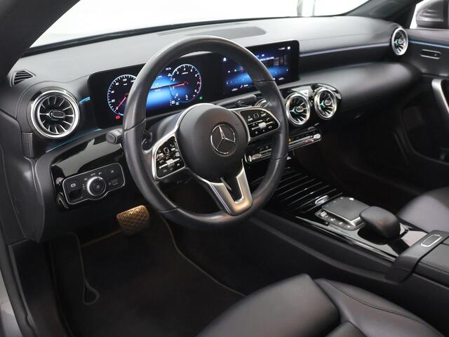 Mercedes-Benz Cla Shooting Brake 180 Luxury Line | Achteruitrijcamera | Trekhaak | Led koplampen | Sfeerverlichting |