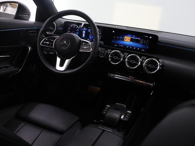 Mercedes-Benz Cla Shooting Brake 180 Luxury Line | Achteruitrijcamera | Trekhaak | Led koplampen | Sfeerverlichting |