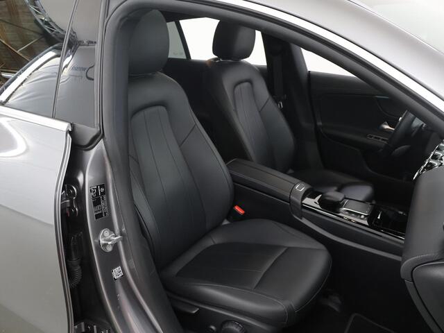 Mercedes-Benz Cla Shooting Brake 180 Luxury Line | Achteruitrijcamera | Trekhaak | Led koplampen | Sfeerverlichting |
