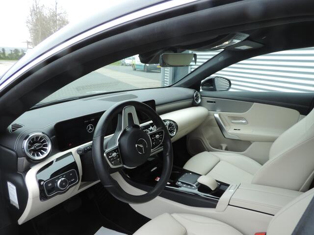 Mercedes-Benz Cla Shooting Brake 180 Business Solution Luxury leer sfeer licht