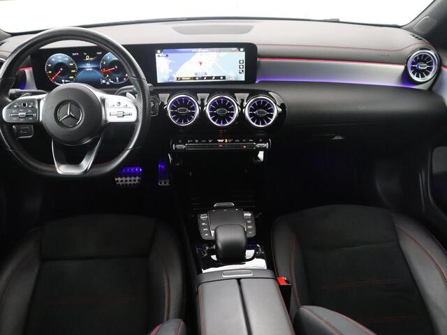 Mercedes-Benz Cla Shooting Brake 180 Business Solution AMG | Pano. Dak | Trekhaak | LED | Sfeerverlichting | Stoelverwarming | Camera |