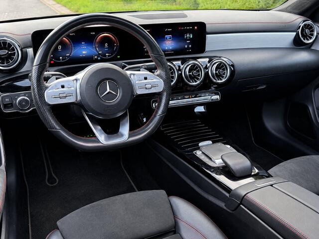 Mercedes-Benz Cla Shooting Brake BWJ 2022 250 e Business Solution AMG Limited PANODAK | KEYLESS | TREKHAAK | CARPLAY | SFEERVERLICHT. | CAMERA | ELEK. KLEP | STOELVERW. | NWE APK