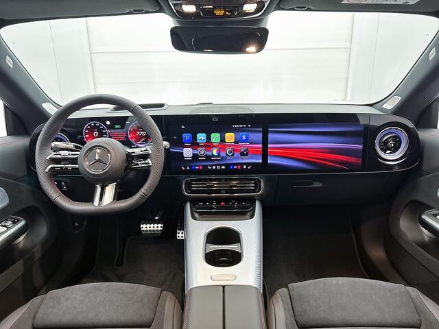 Mercedes-Benz Cla Shooting Brake 200 Business Solution AMG | Premium Plus pakket | Nightpakket | Trekhaak | Vast panoramadak | Sportstoelen | URBAN GUARD | Massage functie | 18" vijfspaaks lichtmetalen AMG-velgen |