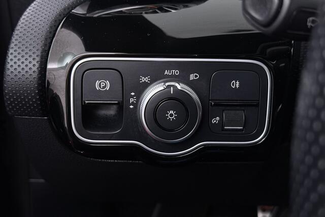 Mercedes-Benz Cla Shooting Brake 200 Premium Plus (PANORAMADAK, SFEERVERLICHTING, HEAD-UP, CAMERA, ELEKT. STOELEN)