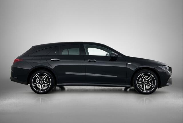 Mercedes-Benz Cla Shooting Brake 250 e Business Solution | Trekhaak | Nightpakket | Parkeerpakket met achteruitrijcamera| KEYLESS-GO | EASY PACK achterklep | Inclusief 24 maanden Mercedes-Benz Certified garantie voor Europa.