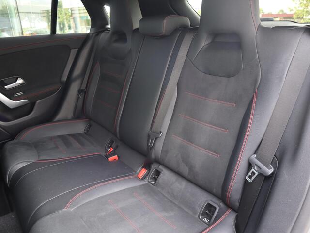 Mercedes-Benz Cla Shooting Brake 250 e Premium l Panoramadak l Stoelverwarming l Achteruitrij camera
