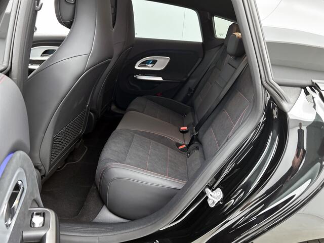 Mercedes-Benz Cla Shooting Brake 250+ Business Solution AMG 85 kWh | Nightpakket | Spiegelpakket | Trekhaak | Vast panoramadak | URBAN GUARD | Sportstoelen | 18 inch vijfspaaks lichtmetalen AMG-velgen |