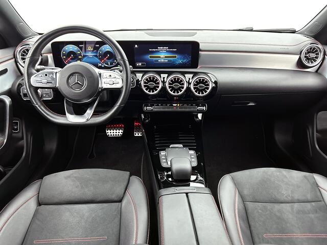 Mercedes-Benz Cla Shooting Brake 200 AMG Line AMG Line | Ledkoplampen | 19 Inch AMG Velgen | Sfeerverlichting | Stoelverwarming. Inclusief 24 maanden Mercedes-Benz Certified garantie voor Europa.
