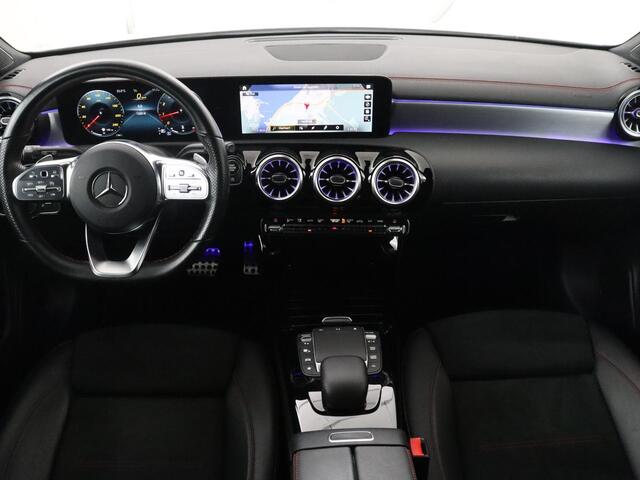 Mercedes-Benz Cla Shooting Brake 180 Business Solution AMG | Stoelverwarming | LED | Navigatie | Camera |