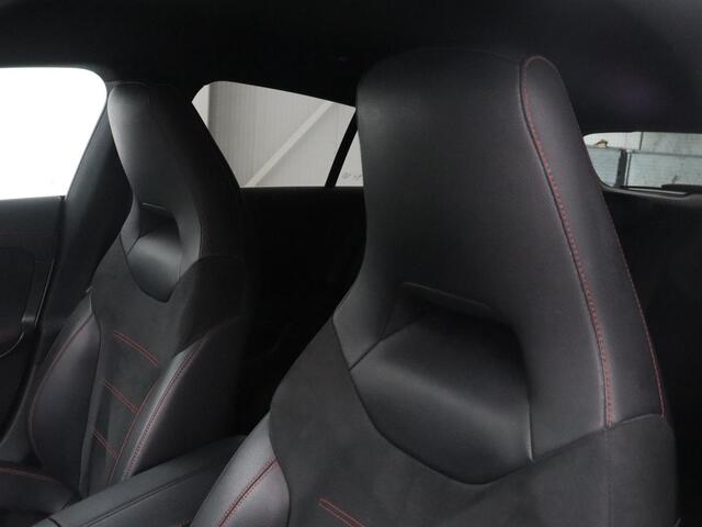 Mercedes-Benz Cla Shooting Brake 180 Business Solution AMG | Stoelverwarming | LED | Navigatie | Camera |