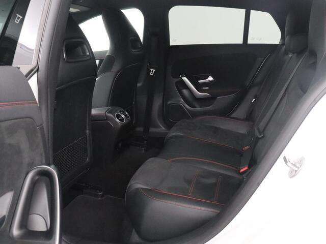 Mercedes-Benz Cla Shooting Brake 180 Business Solution AMG | Stoelverwarming | LED | Navigatie | Camera |