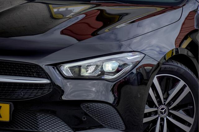 Mercedes-Benz Cla Shooting Brake 180 Automaat! Business Solution BJ2022 Lmv 17" | Led V+A | Pdc | Achteruitrijcamera | Navi | Virtual cockpit | Climate control | Cruise control | Sportstoelen | Verwarmde voorstoelen | Zwarte hemel | Getint glas