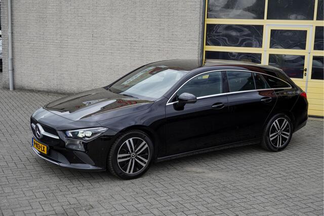 Mercedes-Benz Cla Shooting Brake 180 Automaat! Business Solution BJ2022 Lmv 17" | Led V+A | Pdc | Achteruitrijcamera | Navi | Virtual cockpit | Climate control | Cruise control | Sportstoelen | Verwarmde voorstoelen | Zwarte hemel | Getint glas