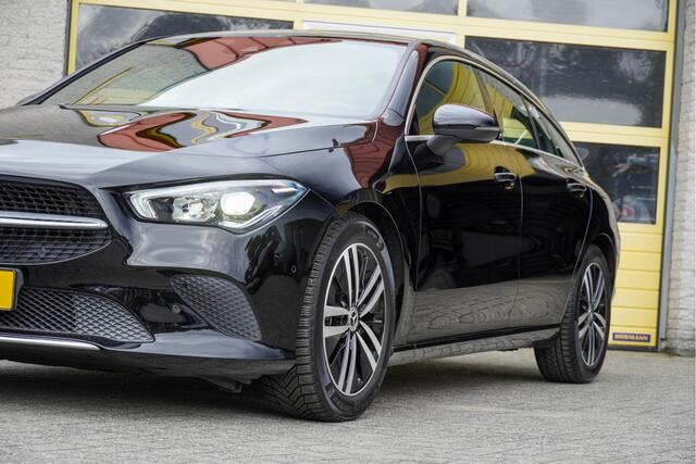 Mercedes-Benz Cla Shooting Brake 180 Automaat! Business Solution BJ2022 Lmv 17" | Led V+A | Pdc | Achteruitrijcamera | Navi | Virtual cockpit | Climate control | Cruise control | Sportstoelen | Verwarmde voorstoelen | Zwarte hemel | Getint glas