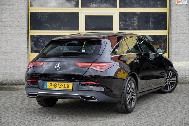 Mercedes-Benz Cla Shooting Brake 180 Automaat! Business Solution BJ2022 Lmv 17" | Led V+A | Pdc | Achteruitrijcamera | Navi | Virtual cockpit | Climate control | Cruise control | Sportstoelen | Verwarmde voorstoelen | Zwarte hemel | Getint glas