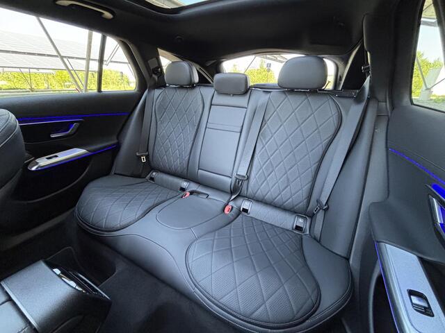 Mercedes-Benz E-KLASSE 300 e Sport Edition | Night | Panoramadak | Burmester | Superscreen | Head-up display | Stoelverwarming/ventilatie | Sfeerverlichting |