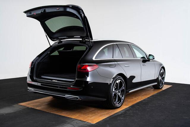 Mercedes-Benz E-KLASSE 300 e Luxury Line Trekhaak - Warmtewerend donkergetint glas - Warmtewerend, donkergetint glas - Sierelementen in openporig bruin esdoorn - Dakbekleding in stof zwart -
