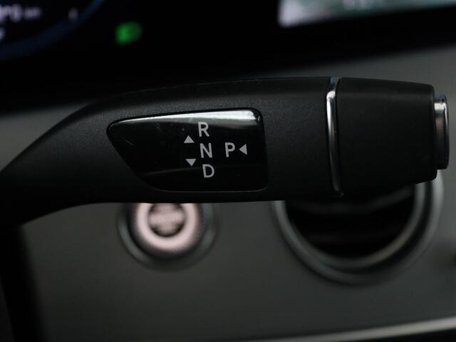 Mercedes-Benz E-KLASSE 300 e Avantgarde | Automaat | Camera | Trekhaak | LED | Apple Carplay |