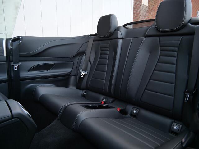 Mercedes-Benz E-KLASSE Cabrio 300 AMG Line 258pk Automaat Dodehoek / Leder / Nekverwarming