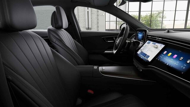 Mercedes-Benz E-KLASSE 300 e AMG Line | Night | Panoramadak | Hyperscreen | Agility Control | 20" lichtmetalen velgen | Trekhaak | Burmester | Stoelventilatie | Lederen bekleding |