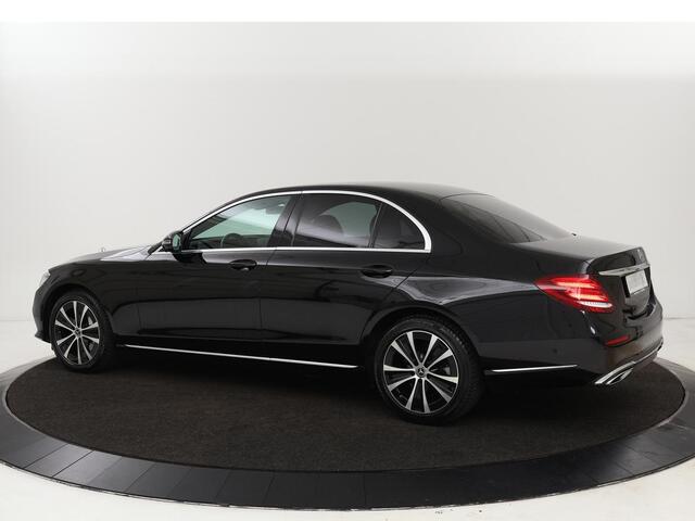 Mercedes-Benz E-KLASSE 300de Luxury | Nappaleder | Luchtvering | Adaptive cruise | Carplay | 360 camera | Stoel & achterbankverwarming | Sfeerverlichting | DAB | Navigatie | Widescreen
