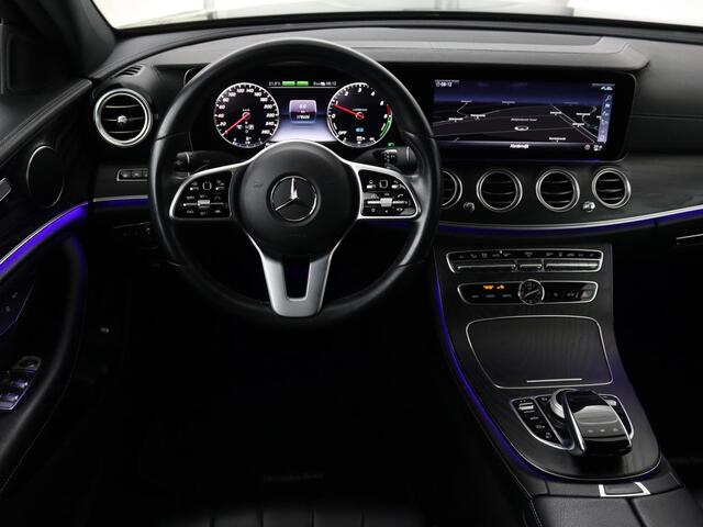 Mercedes-Benz E-KLASSE 300de Luxury | Nappaleder | Luchtvering | Adaptive cruise | Carplay | 360 camera | Stoel & achterbankverwarming | Sfeerverlichting | DAB | Navigatie | Widescreen