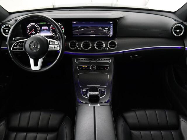 Mercedes-Benz E-KLASSE 300de Luxury | Nappaleder | Luchtvering | Adaptive cruise | Carplay | 360 camera | Stoel & achterbankverwarming | Sfeerverlichting | DAB | Navigatie | Widescreen