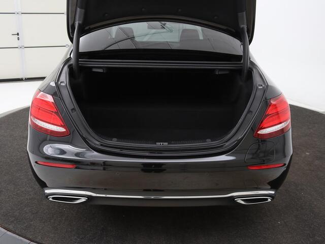 Mercedes-Benz E-KLASSE 300de Luxury | Nappaleder | Luchtvering | Adaptive cruise | Carplay | 360 camera | Stoel & achterbankverwarming | Sfeerverlichting | DAB | Navigatie | Widescreen