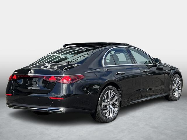 Mercedes-Benz E-KLASSE 300 e Luxury Line | Winter Pakket | Zonnescherm Pakket | Panoramadak | 360° Camera | DISTRONIC Afstandsassistent | Dodehoekassistent | Elektrisch Verstelbare Stoelen + Memory | Stuurverwarming | Stoelverwarming | Apple CarPlay | Android Auto