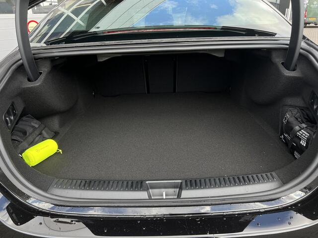 Mercedes-Benz E-KLASSE 300 e Luxury Line | Winter Pakket | Zonnescherm Pakket | Panoramadak | 360° Camera | DISTRONIC Afstandsassistent | Dodehoekassistent | Elektrisch Verstelbare Stoelen + Memory | Stuurverwarming | Stoelverwarming | Apple CarPlay | Android Auto
