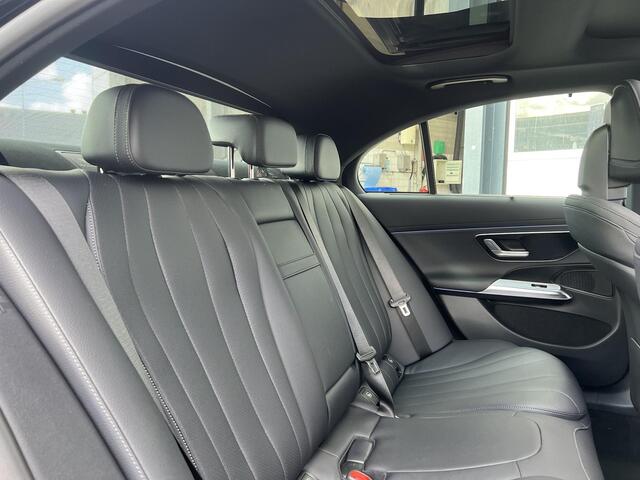 Mercedes-Benz E-KLASSE 300 e Luxury Line | Winter Pakket | Zonnescherm Pakket | Panoramadak | 360° Camera | DISTRONIC Afstandsassistent | Dodehoekassistent | Elektrisch Verstelbare Stoelen + Memory | Stuurverwarming | Stoelverwarming | Apple CarPlay | Android Auto
