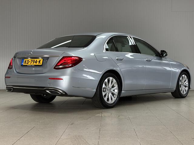 Mercedes-Benz E-KLASSE 220 d/ 195pk!/ Sfeerverl./ Vol Leder/ Luchtvering/ Camera/ Navi/ Clima/ Cruise/ Elek. pakket/ Isofix/ Bluetooth/ Armsteun/ Multi. LEDER. Stuur/ Chroom/ PDC V+A/ LED Dagrijverl./ NL AUTO!.