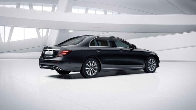 Mercedes-Benz E-KLASSE 200 Business Solution | Panoramadak | Sfeerverlichting | Widescreen | Agility Control | Rijassistentiepakket | Distronic | Stoelverwarming |