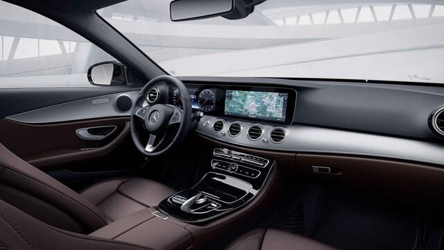 Mercedes-Benz E-KLASSE 200 Business Solution | Panoramadak | Sfeerverlichting | Widescreen | Agility Control | Rijassistentiepakket | Distronic | Stoelverwarming |